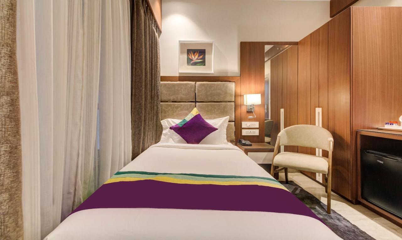 Treebo Premium Tahoora International Hotel โกลกาตา ภายนอก รูปภาพ